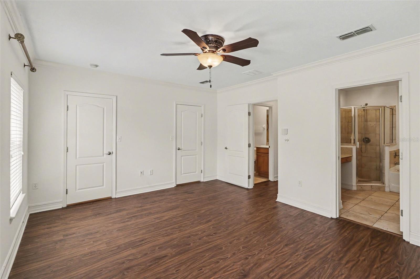 Listing photo id 18 for 3621 Messina Drive