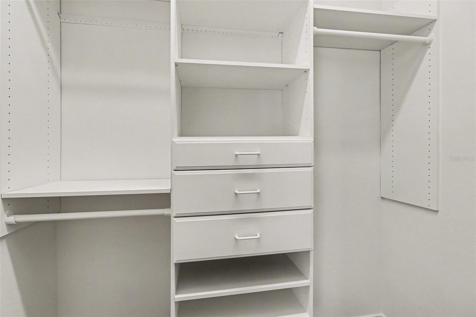 Listing photo id 22 for 3621 Messina Drive