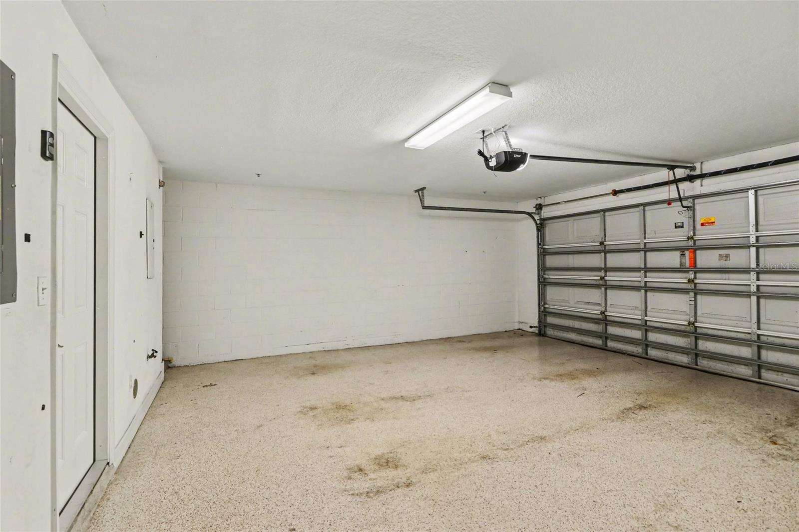 Listing photo id 29 for 3621 Messina Drive