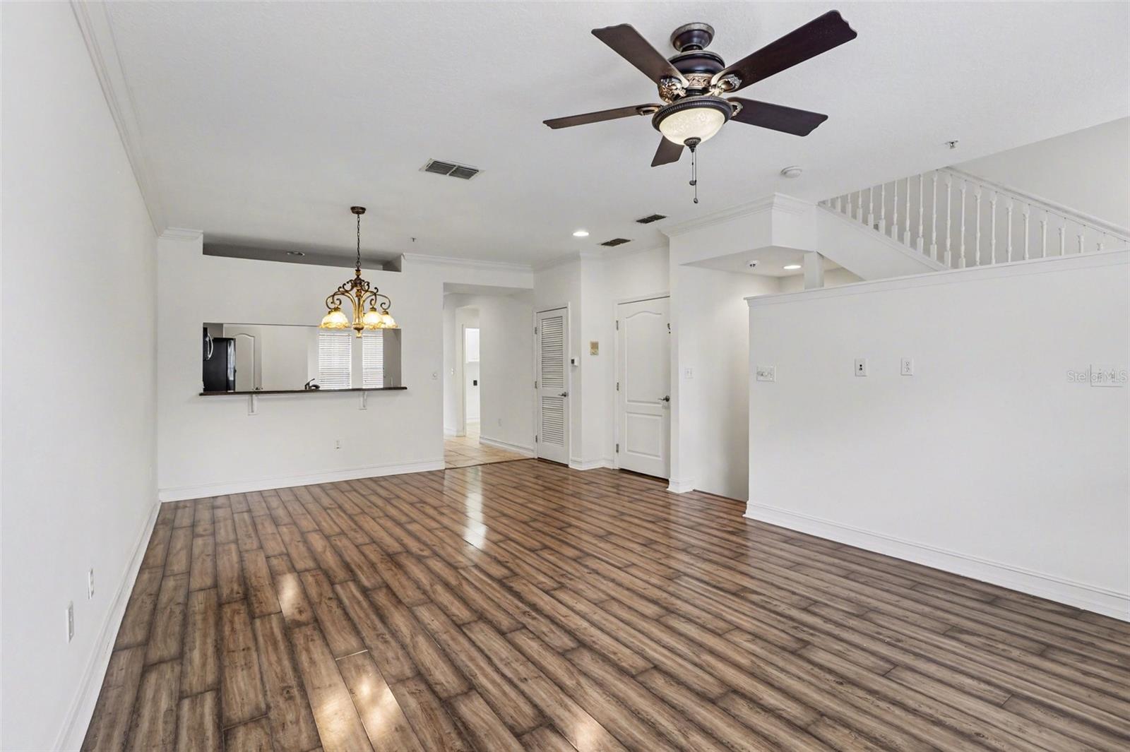 Listing photo id 2 for 3621 Messina Drive