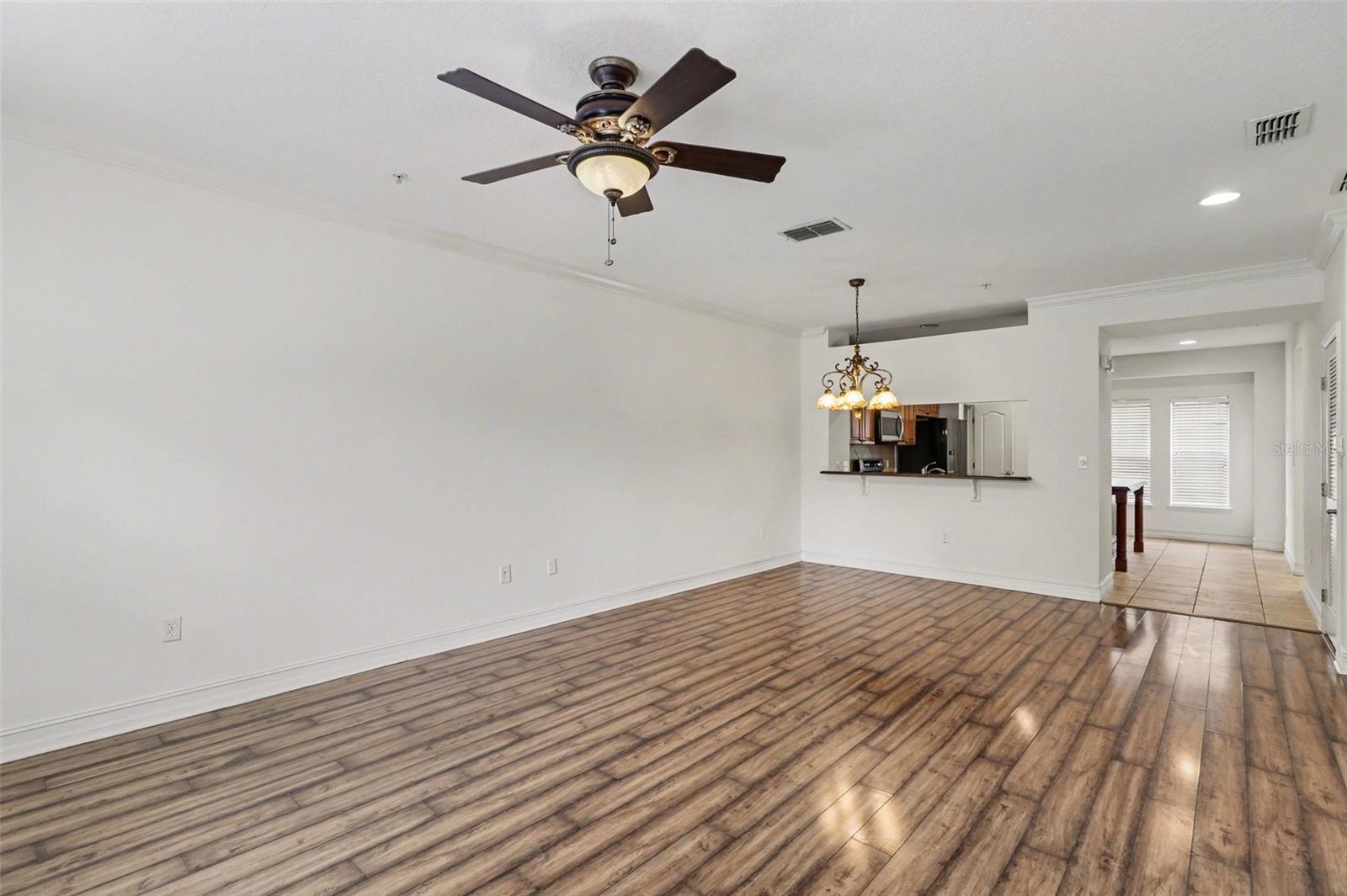 Listing photo id 4 for 3621 Messina Drive