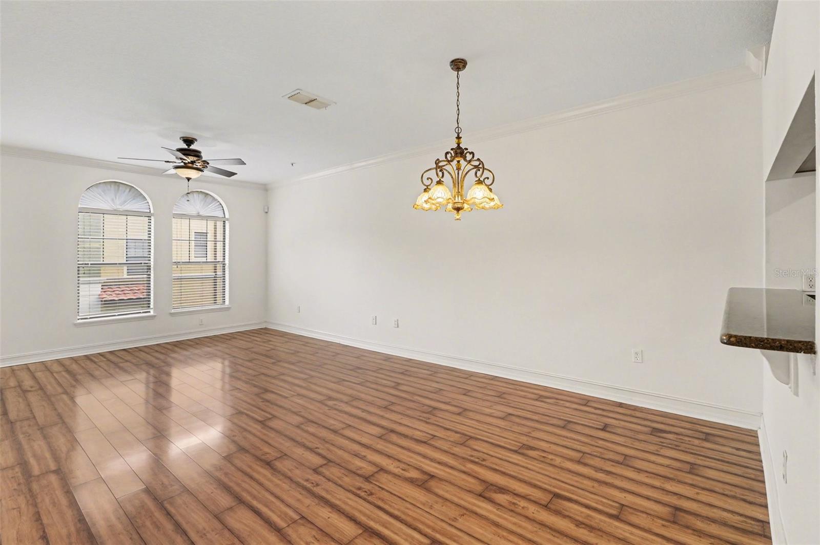 Listing photo id 5 for 3621 Messina Drive