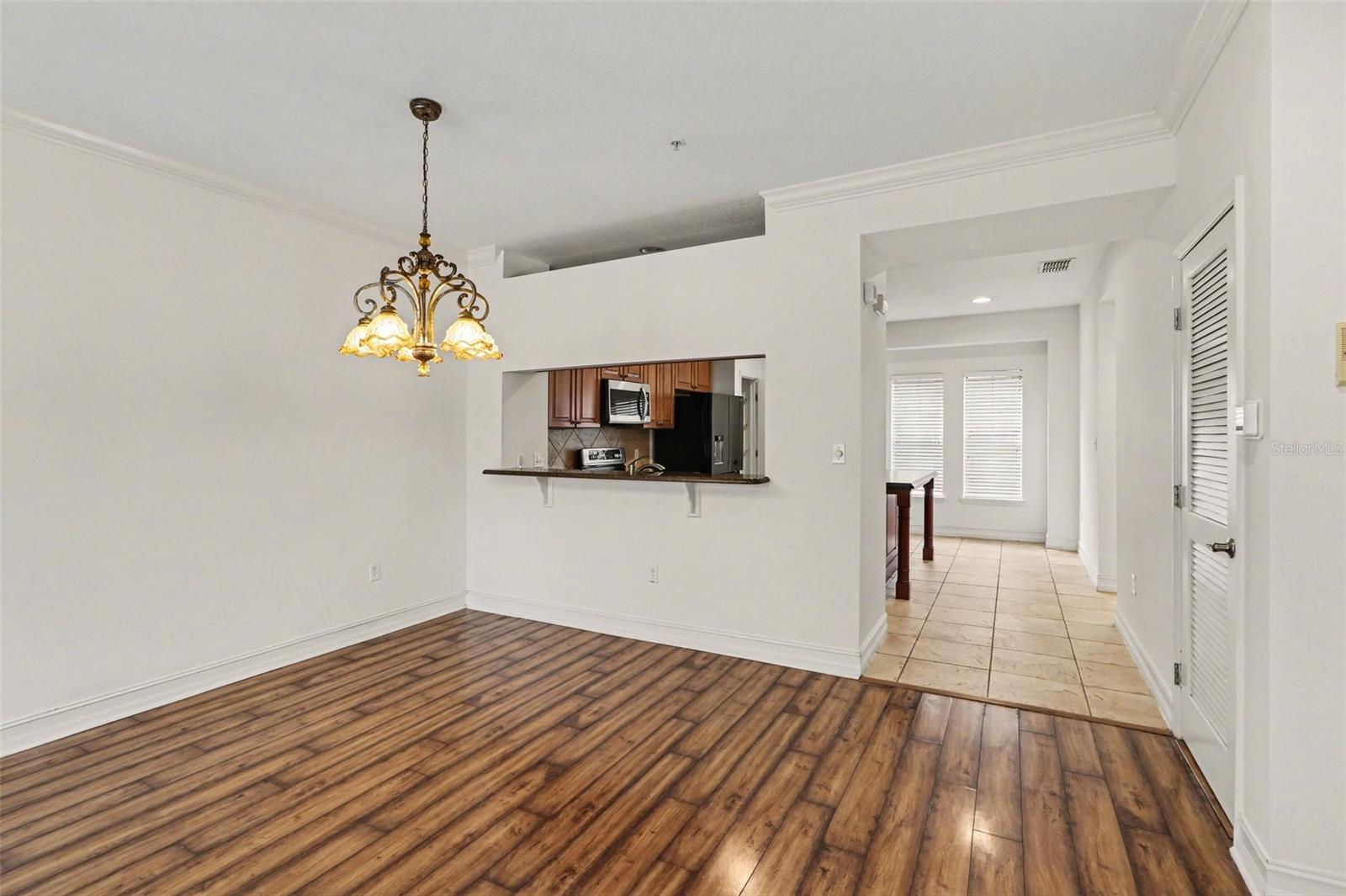 Listing photo id 7 for 3621 Messina Drive