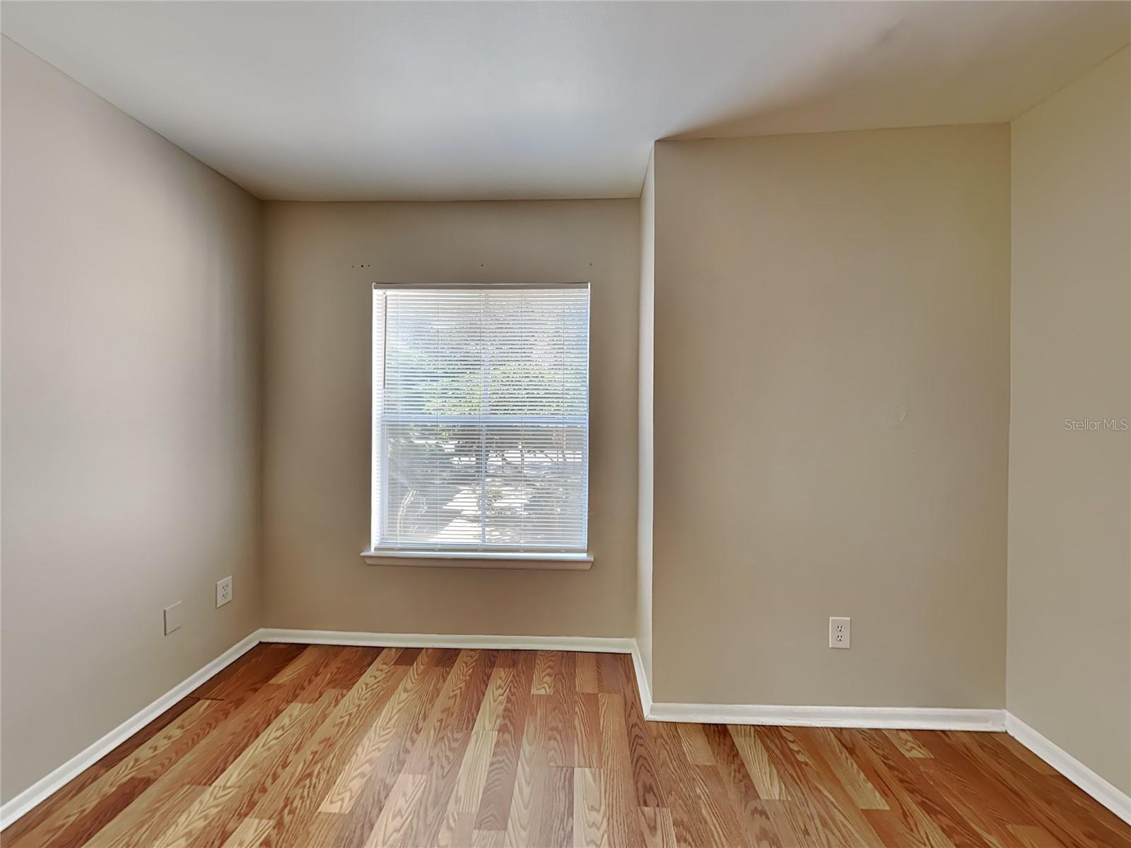 Image 10 of 15 For 490 Pin Oak Place 208