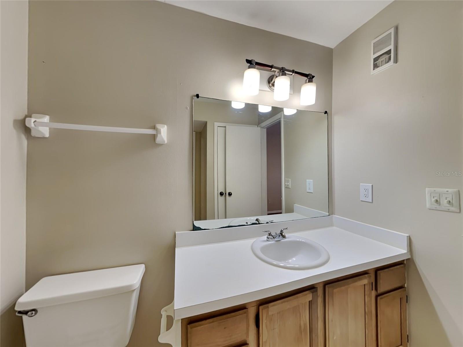 Image 11 of 15 For 490 Pin Oak Place 208