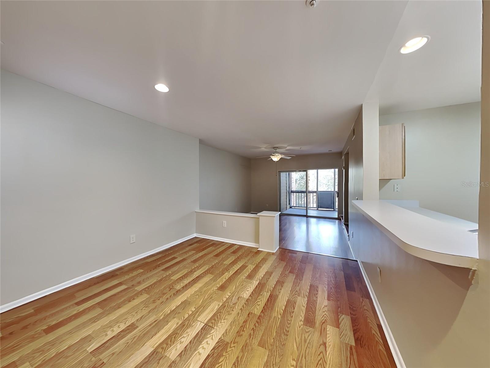 Image 4 of 15 For 490 Pin Oak Place 208