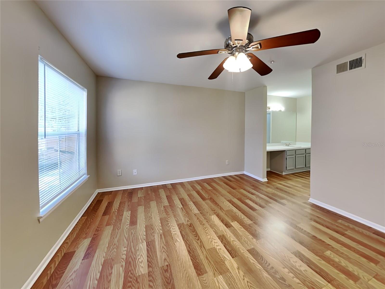 Image 6 of 15 For 490 Pin Oak Place 208