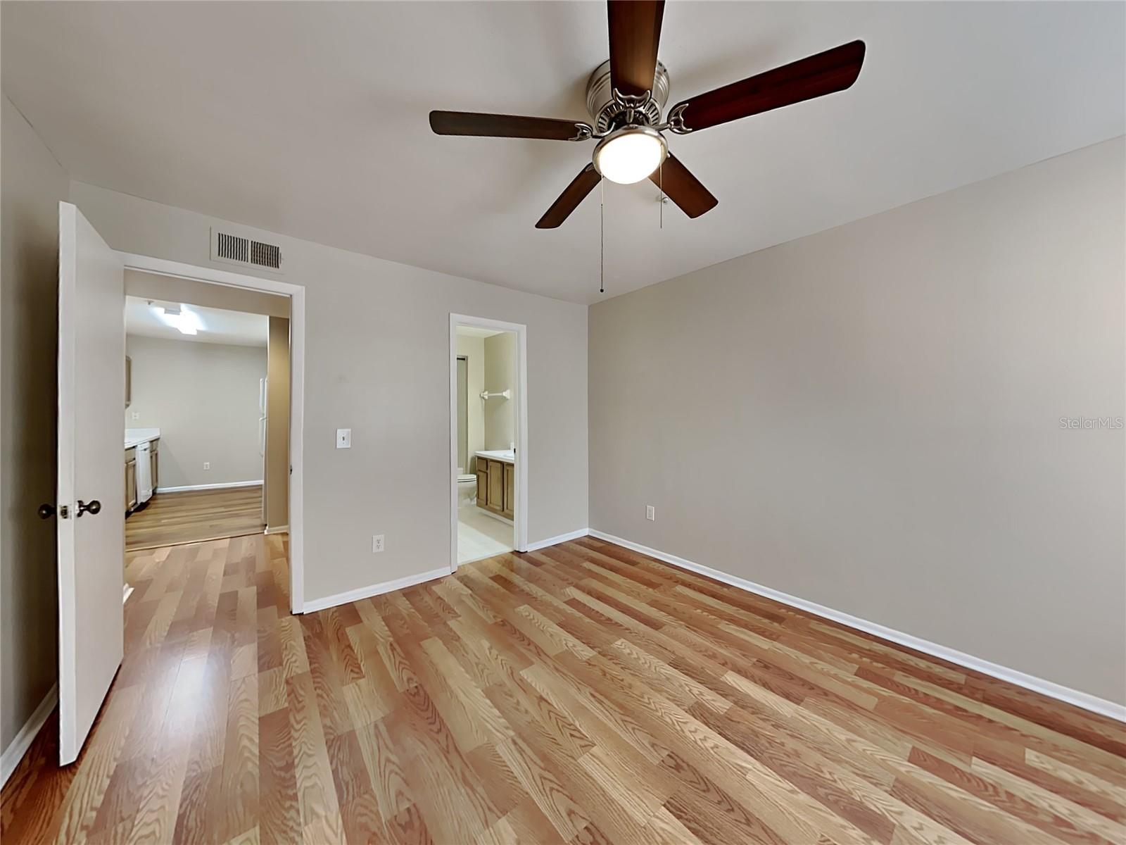 Image 9 of 15 For 490 Pin Oak Place 208