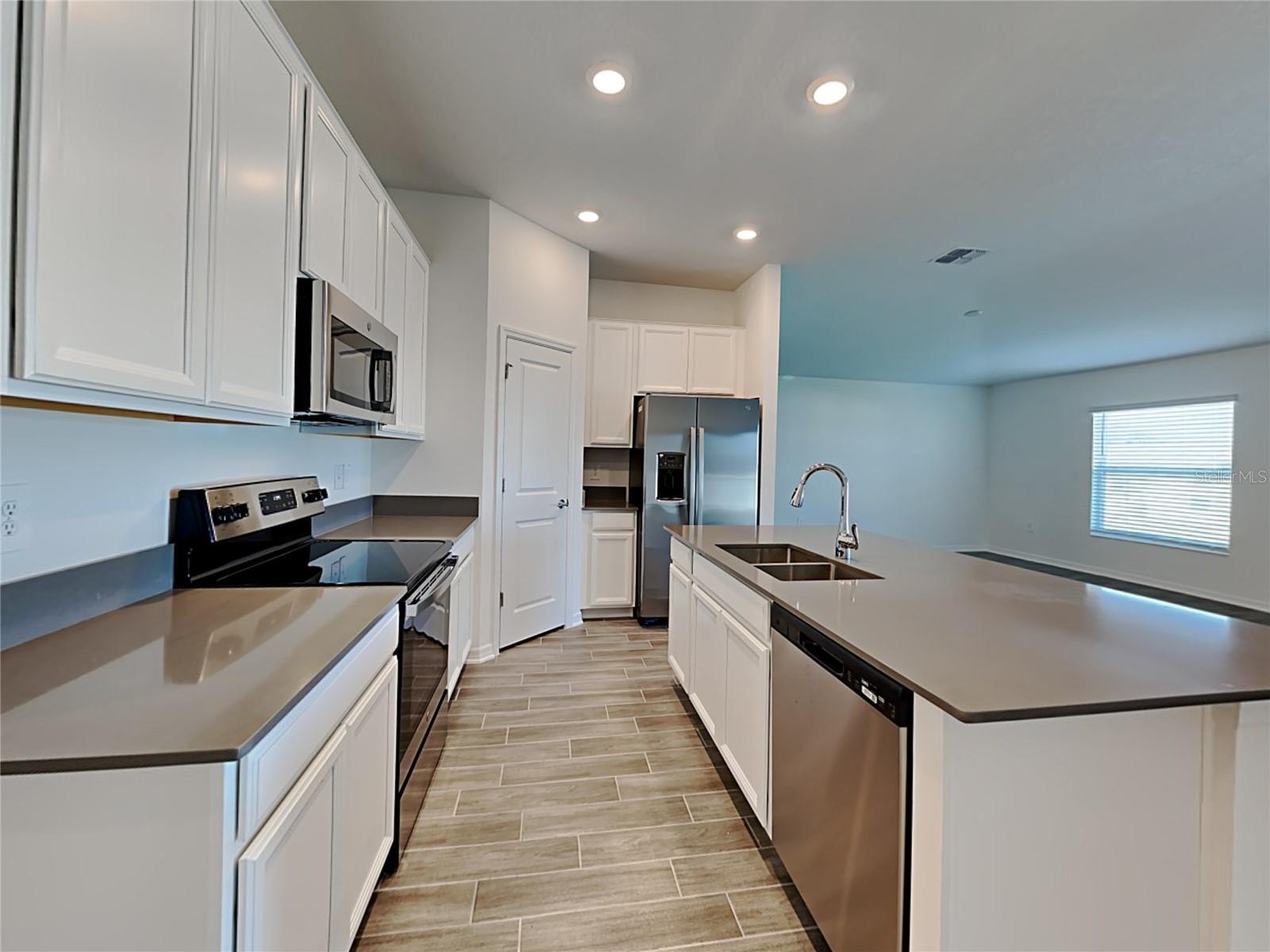 Image 4 of 16 For 755 Staffora Street