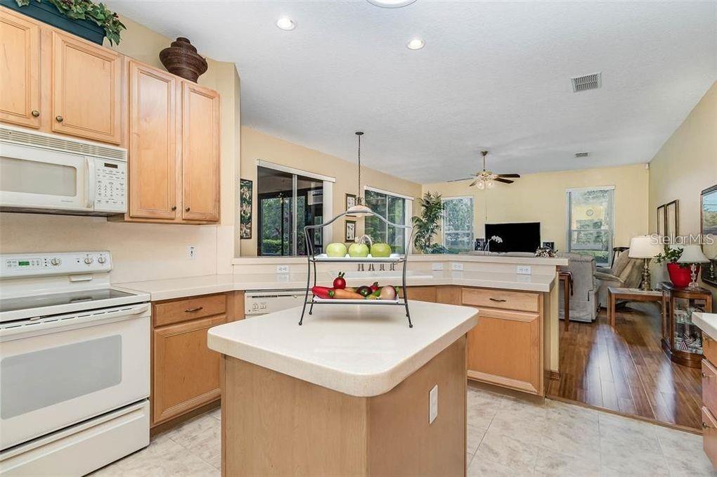 Image 10 of 28 For 10001 Highland Woods Court