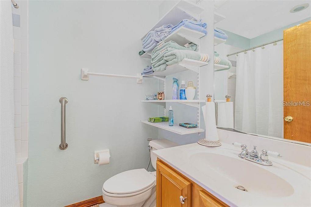 Image 15 of 28 For 10001 Highland Woods Court