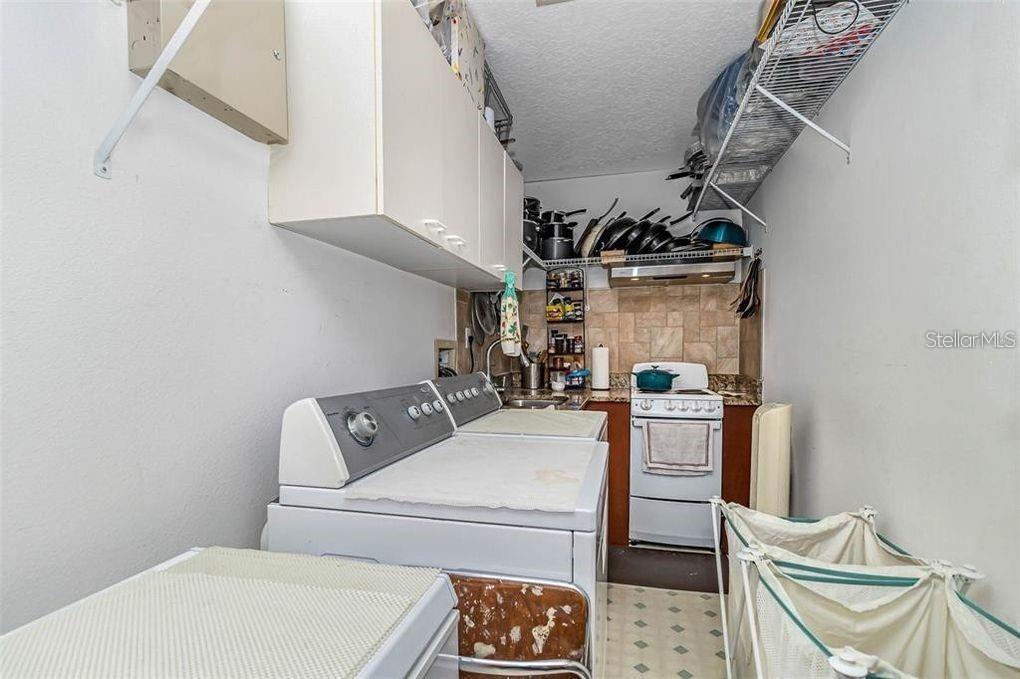 Image 16 of 28 For 10001 Highland Woods Court