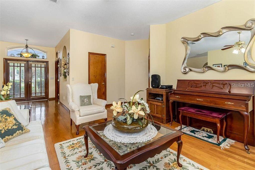 Image 17 of 28 For 10001 Highland Woods Court