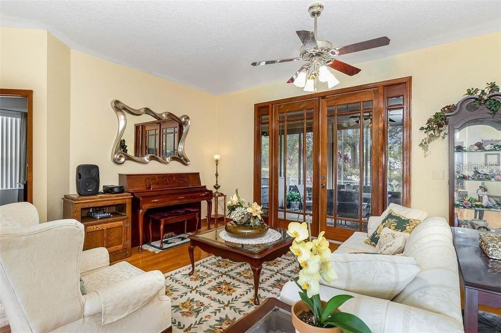 Image 18 of 28 For 10001 Highland Woods Court