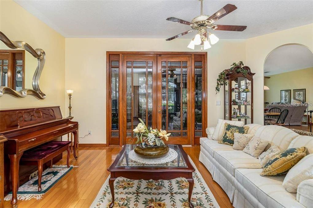 Image 19 of 28 For 10001 Highland Woods Court