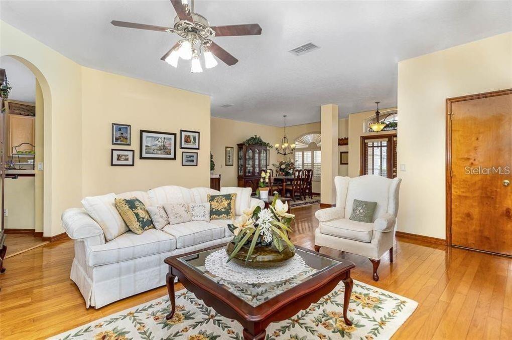 Image 21 of 28 For 10001 Highland Woods Court