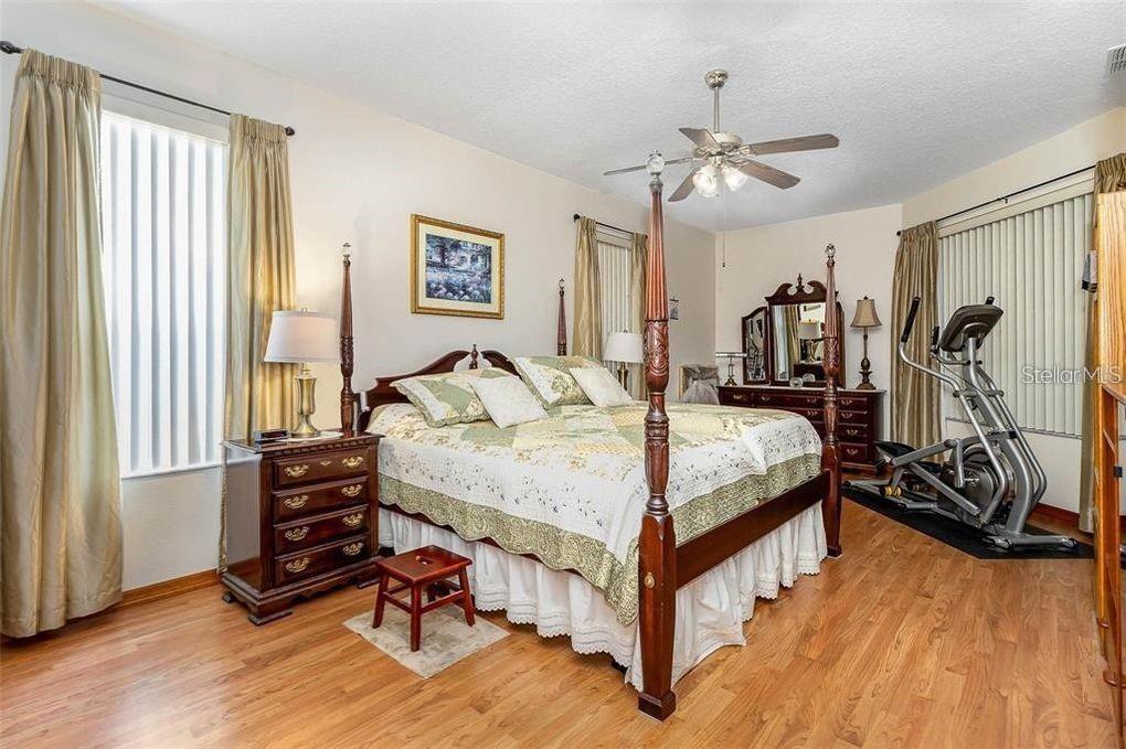 Image 22 of 28 For 10001 Highland Woods Court