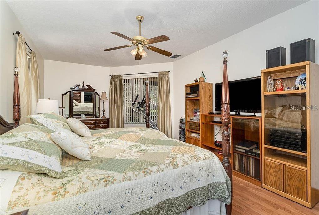 Image 24 of 28 For 10001 Highland Woods Court