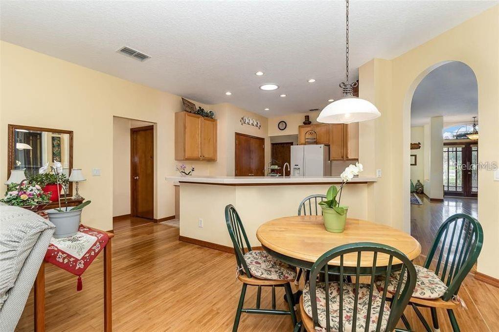 Image 8 of 28 For 10001 Highland Woods Court