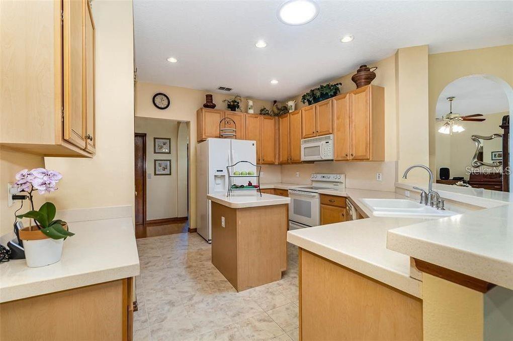 Image 9 of 28 For 10001 Highland Woods Court