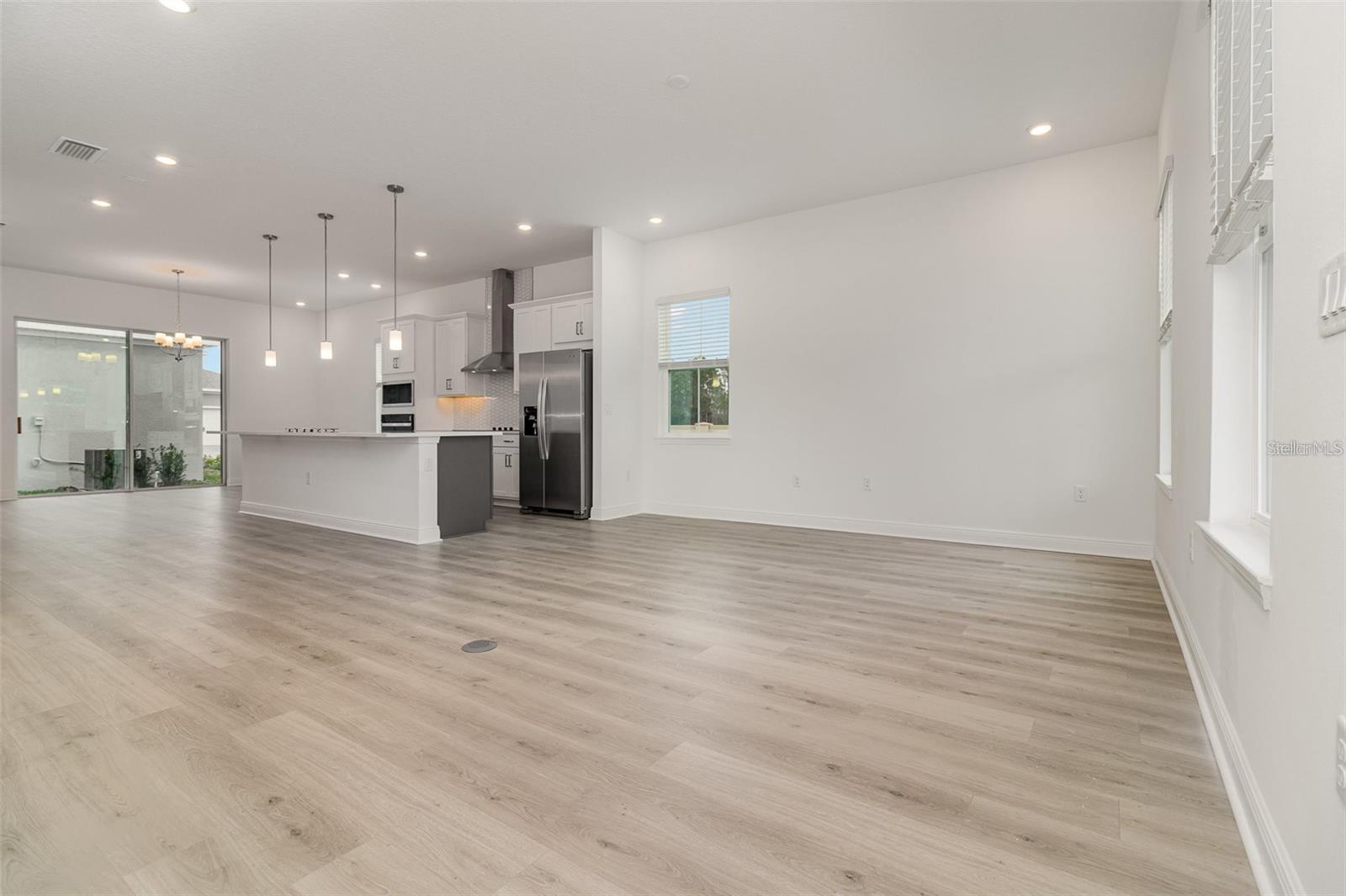 Image 3 of 15 For 16758 Hamlin Vista Alley