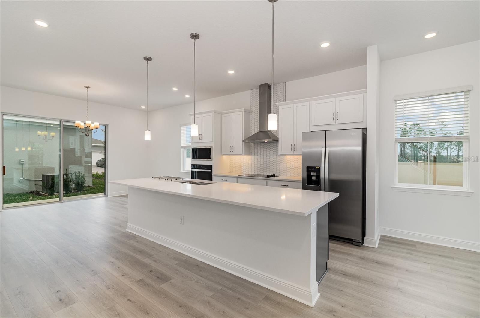 Image 4 of 15 For 16758 Hamlin Vista Alley