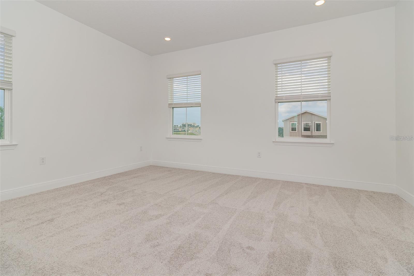 Image 8 of 15 For 16758 Hamlin Vista Alley