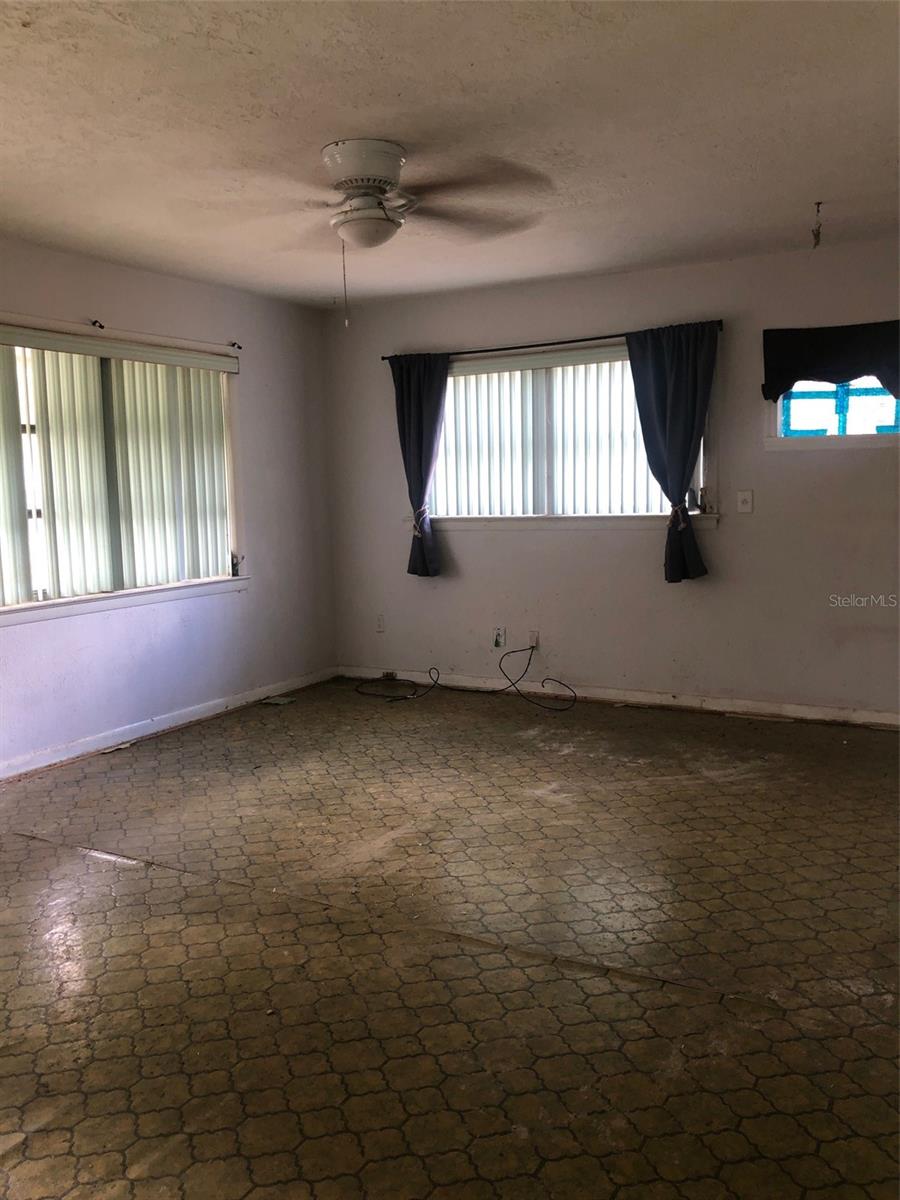 Image 3 of 11 For 2005 Jefferson Avenue