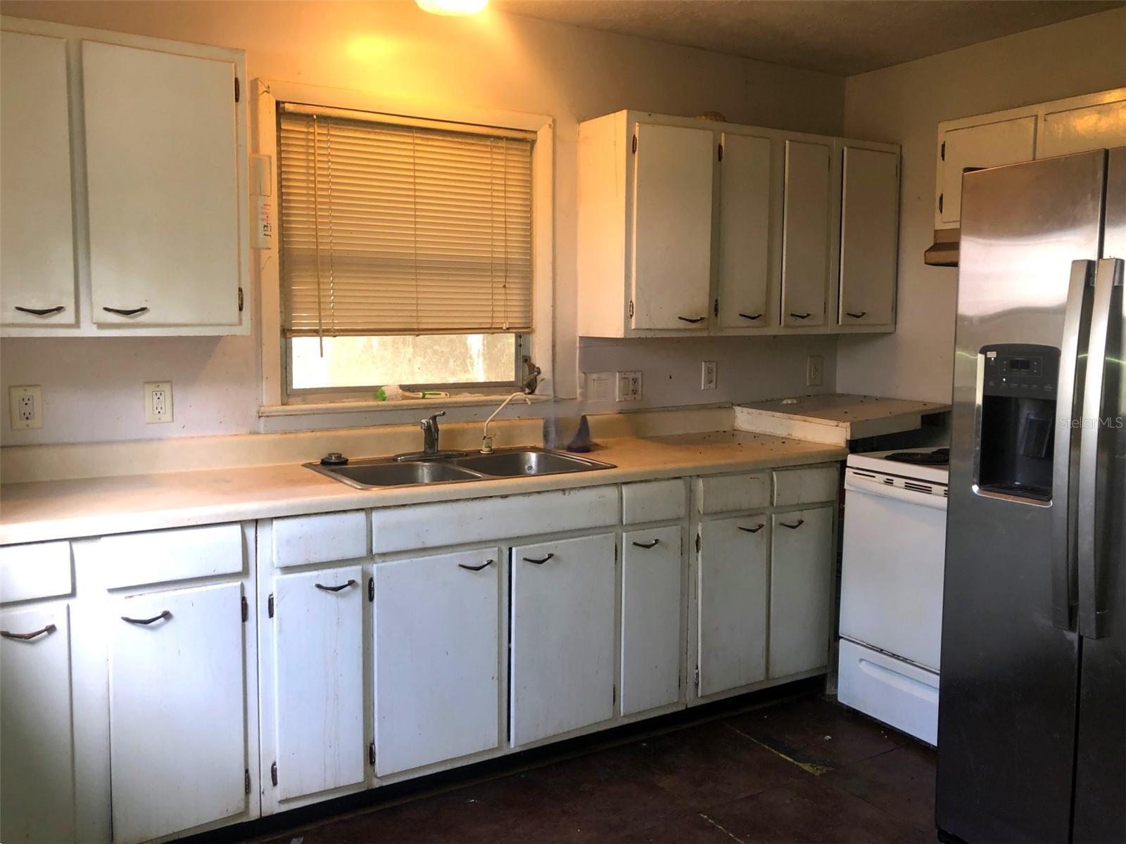 Image 4 of 11 For 2005 Jefferson Avenue