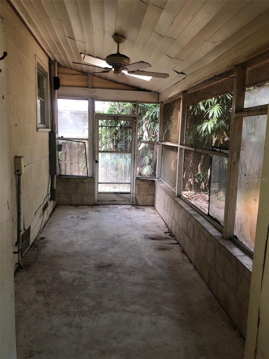 Image 9 of 11 For 2005 Jefferson Avenue