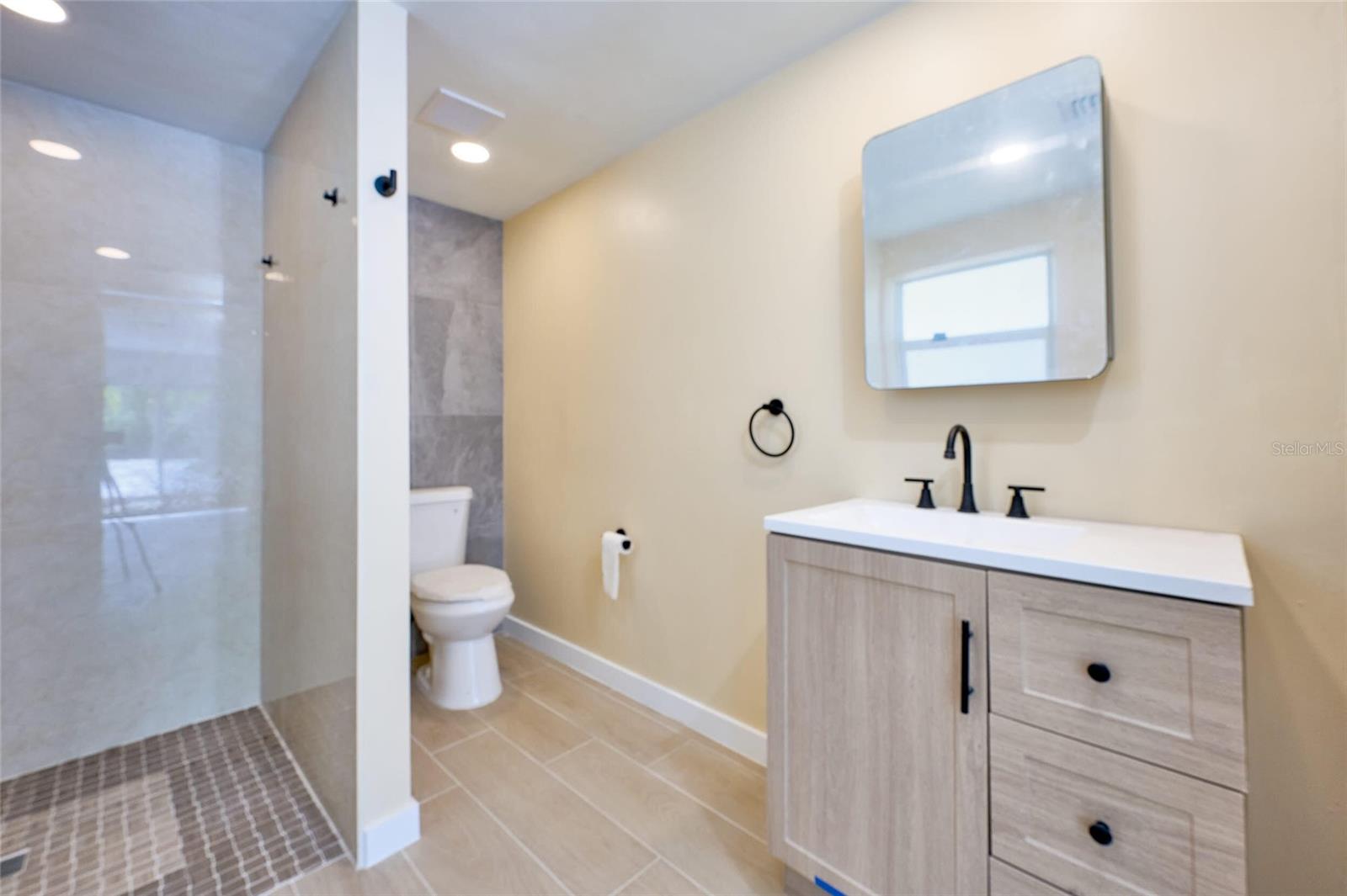 Listing photo id 9 for 3500 Orchid Drive