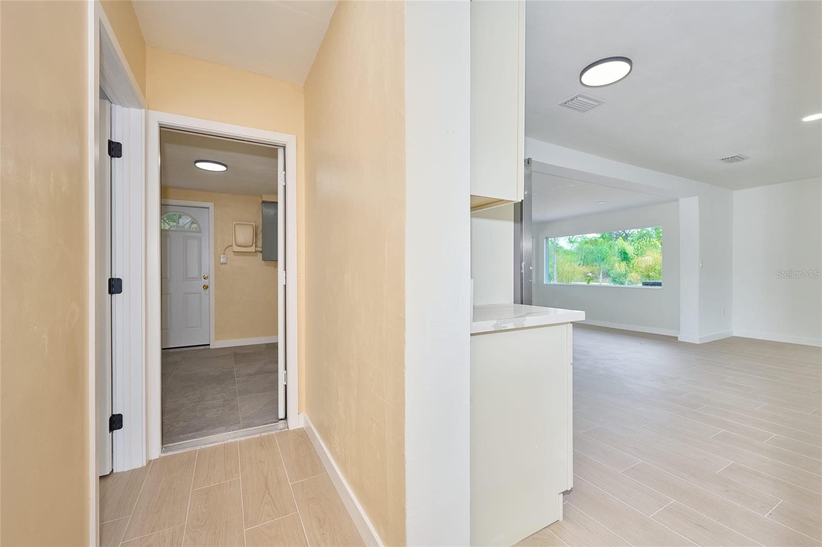 Listing photo id 11 for 3500 Orchid Drive