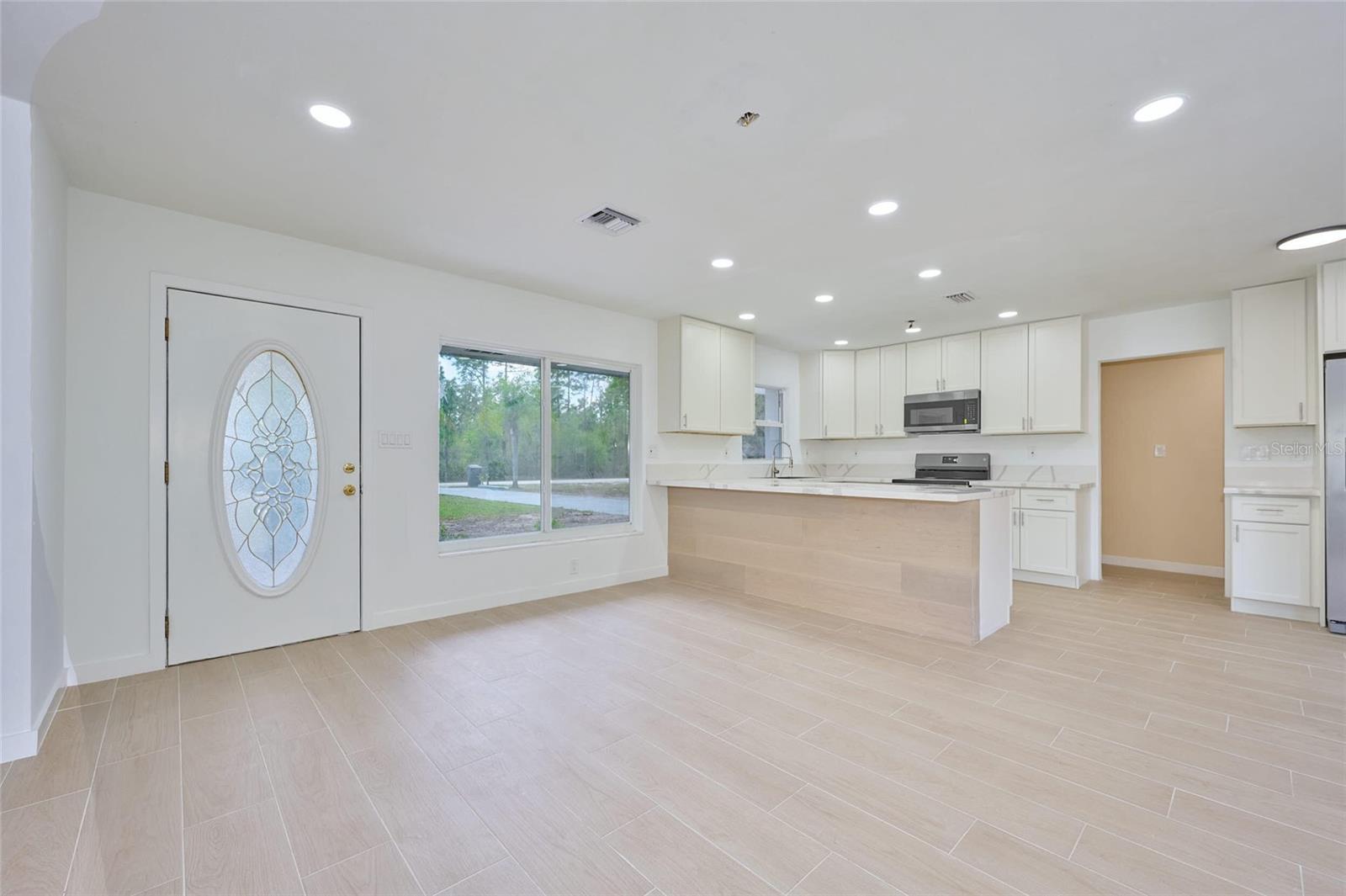 Listing photo id 13 for 3500 Orchid Drive