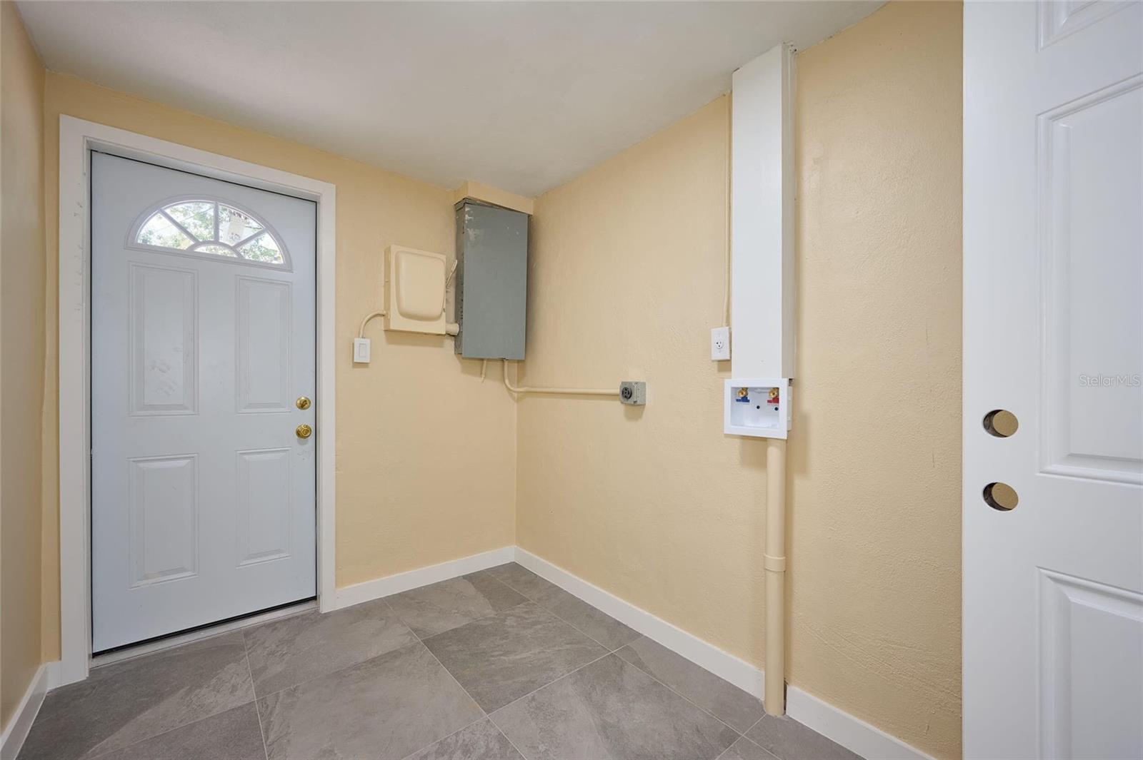 Listing photo id 14 for 3500 Orchid Drive