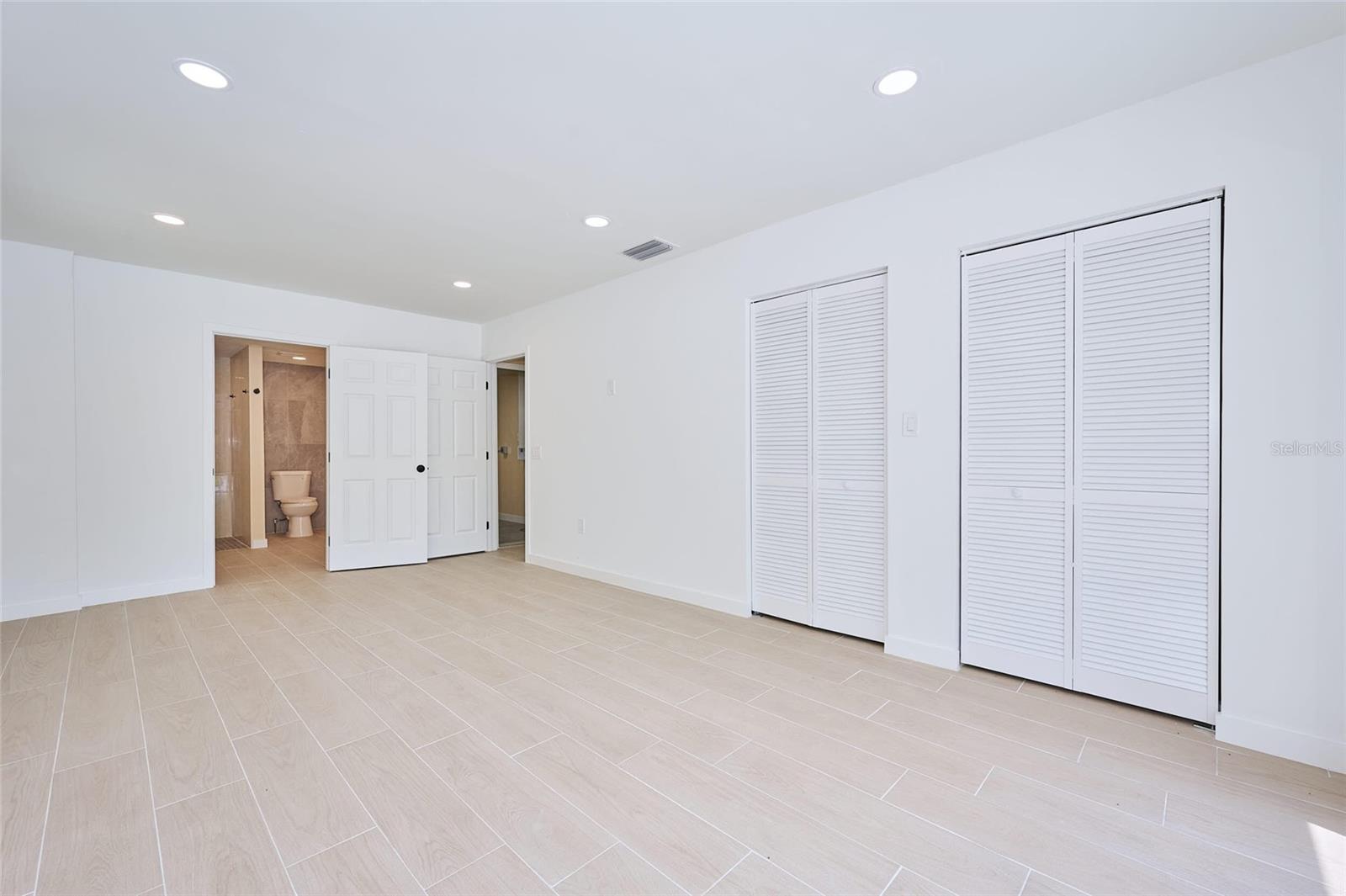 Listing photo id 15 for 3500 Orchid Drive