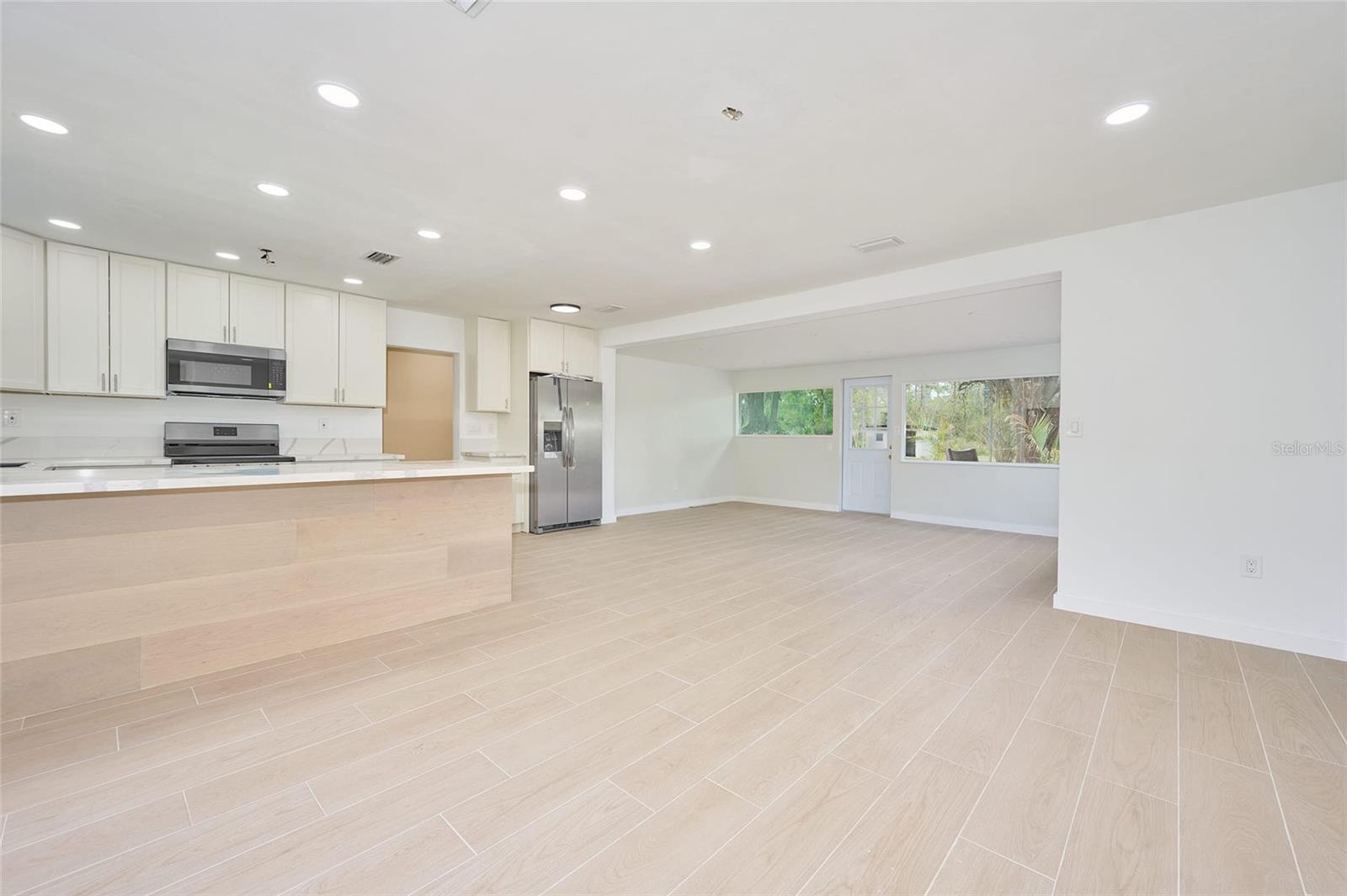 Listing photo id 16 for 3500 Orchid Drive