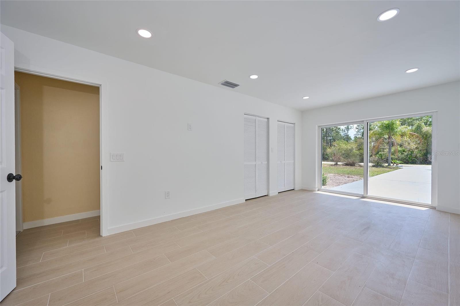 Listing photo id 17 for 3500 Orchid Drive