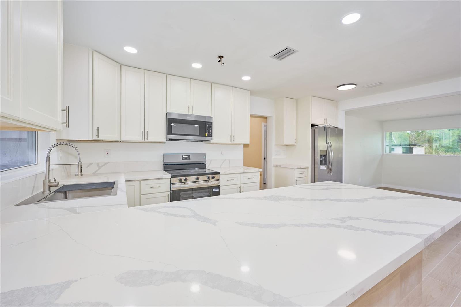 Listing photo id 19 for 3500 Orchid Drive