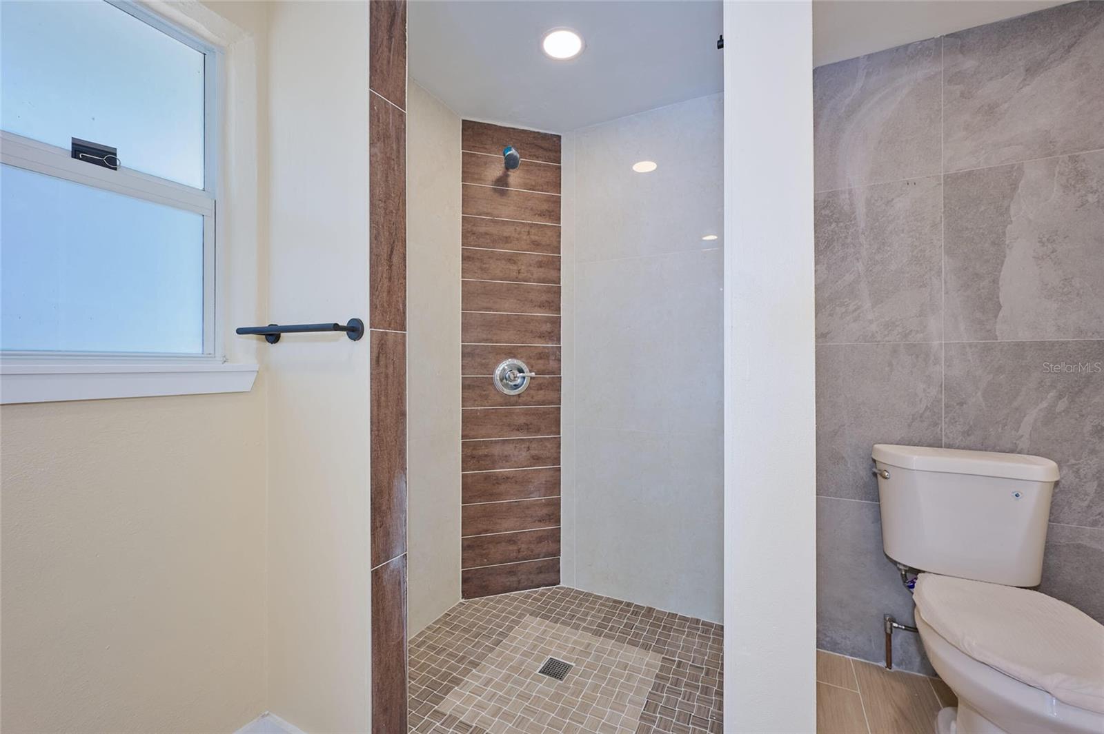 Listing photo id 20 for 3500 Orchid Drive