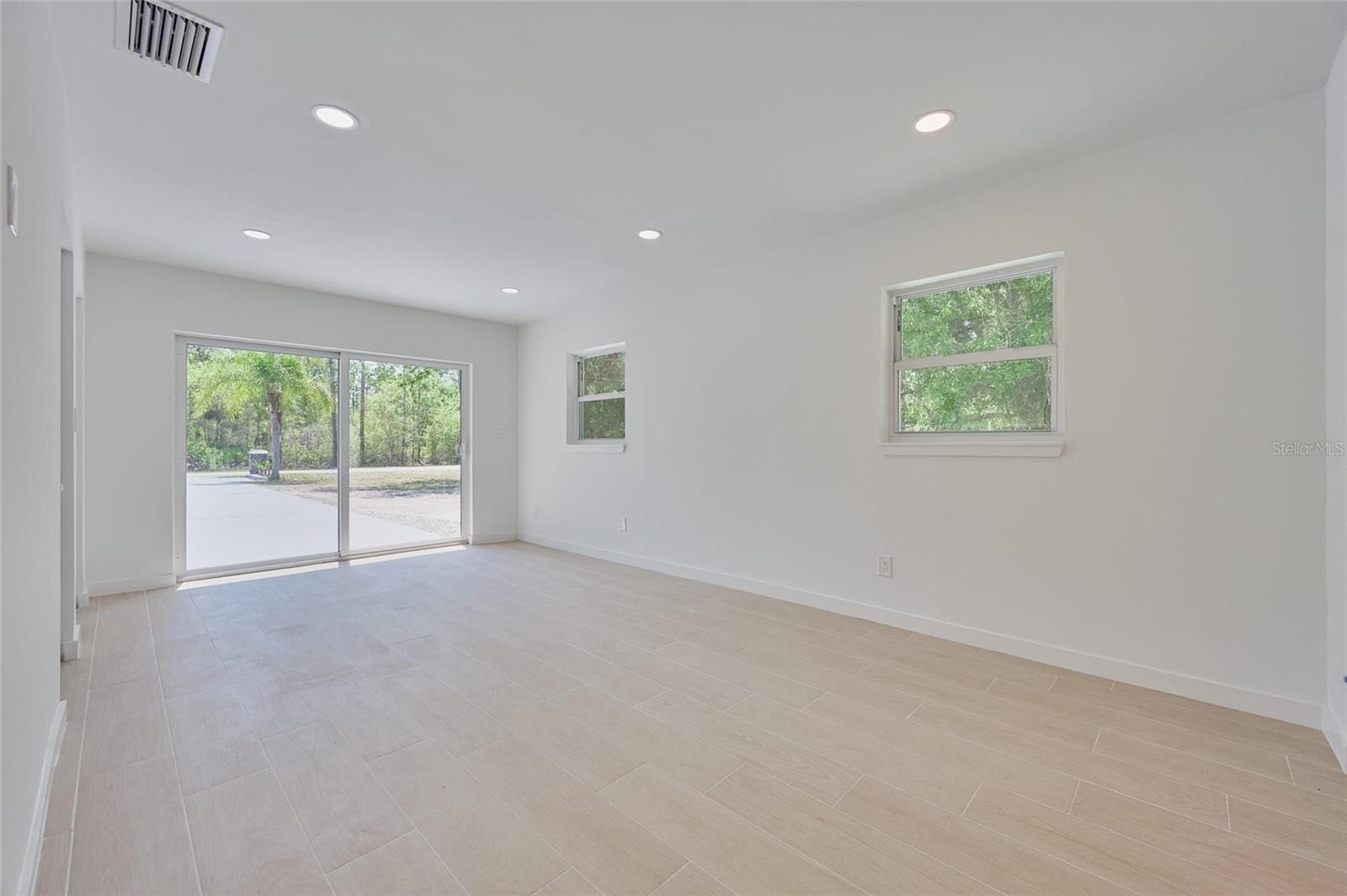 Listing photo id 21 for 3500 Orchid Drive