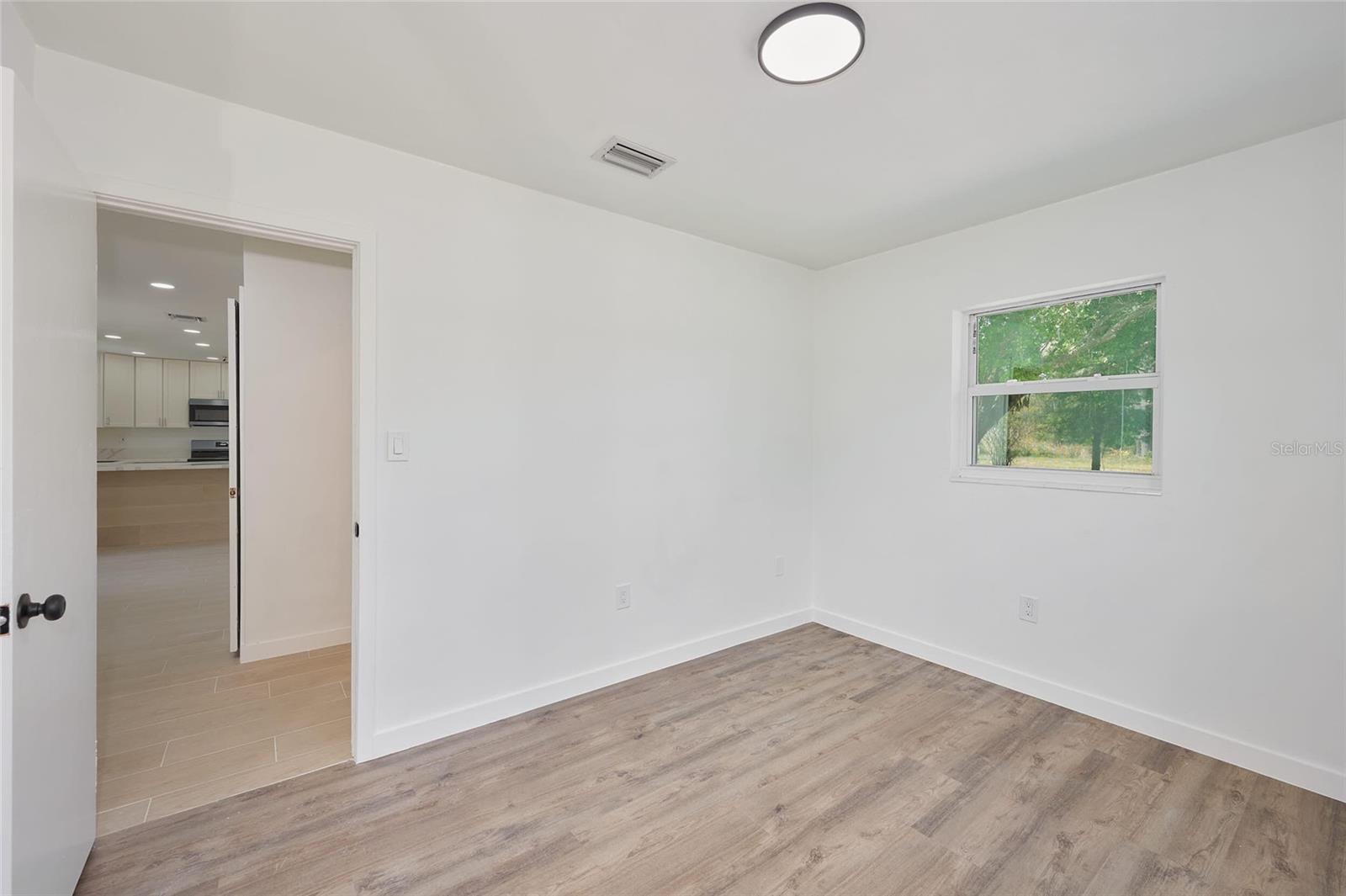 Listing photo id 22 for 3500 Orchid Drive