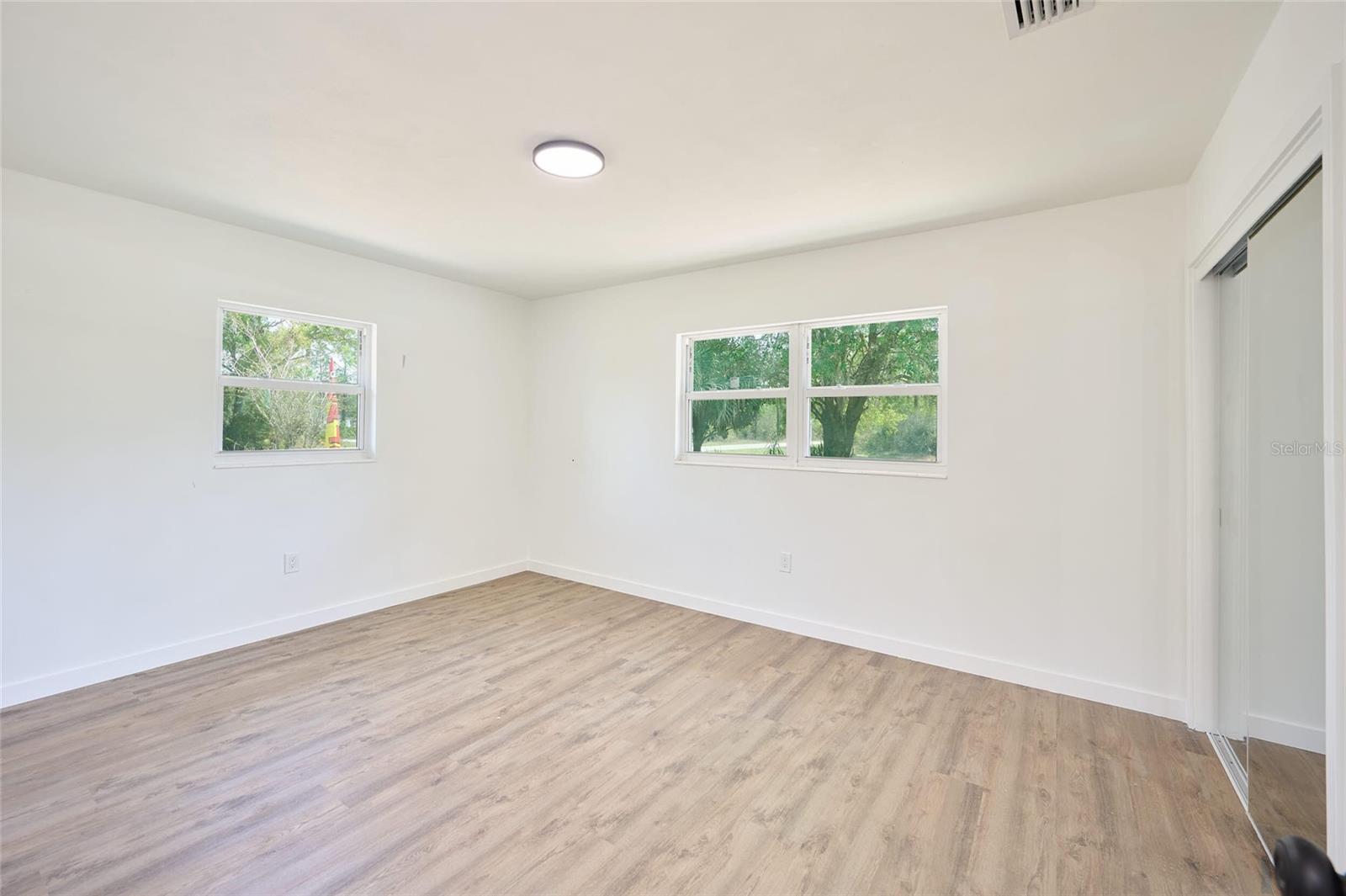 Listing photo id 23 for 3500 Orchid Drive