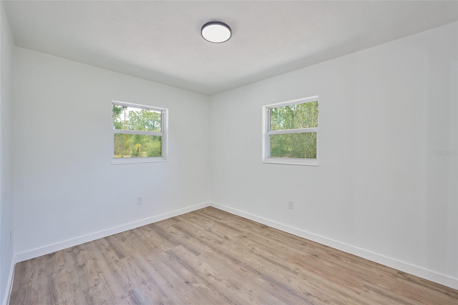 Listing photo id 25 for 3500 Orchid Drive