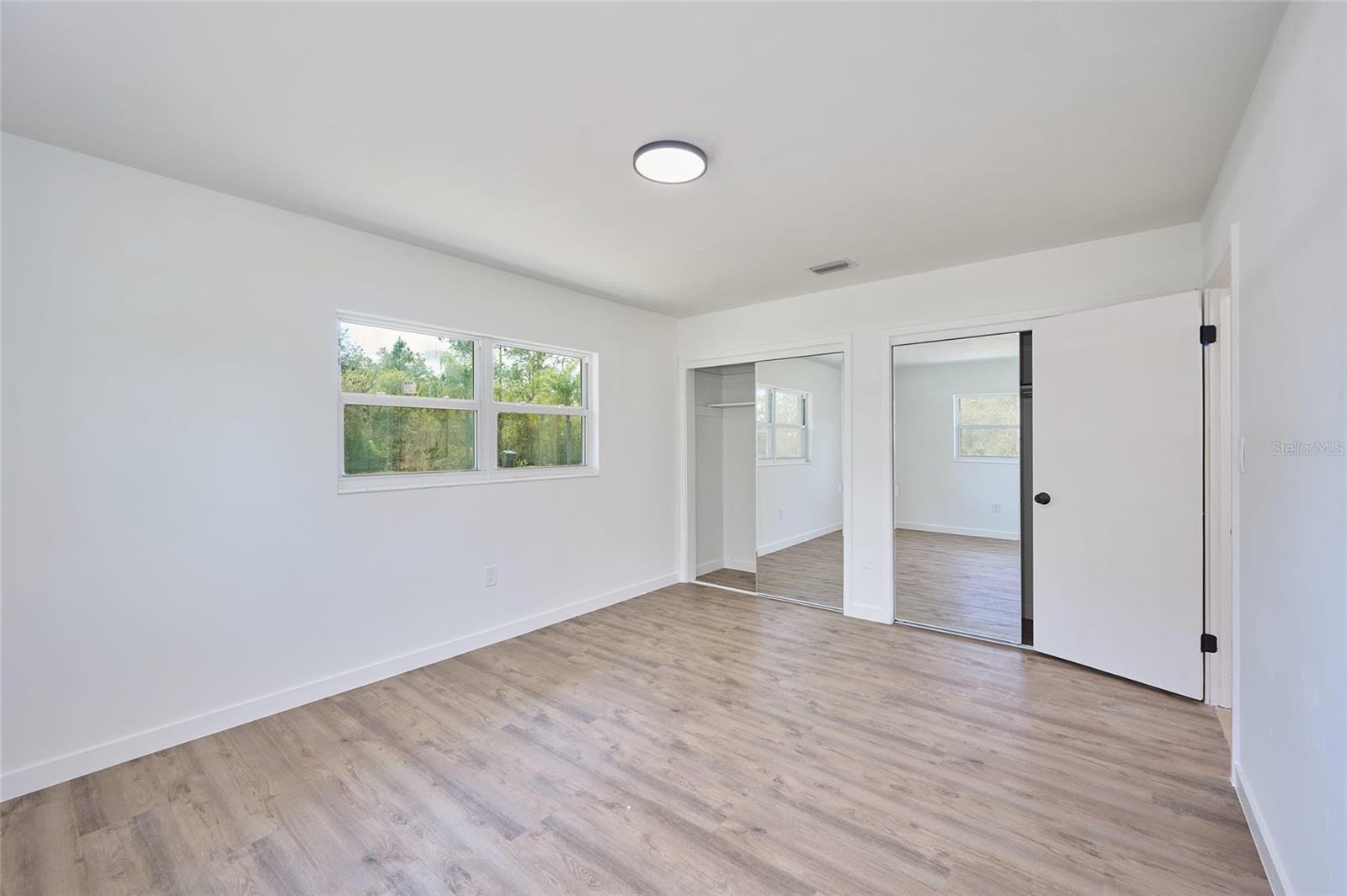 Listing photo id 26 for 3500 Orchid Drive