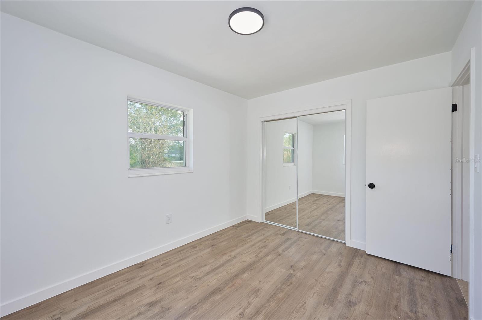 Listing photo id 29 for 3500 Orchid Drive