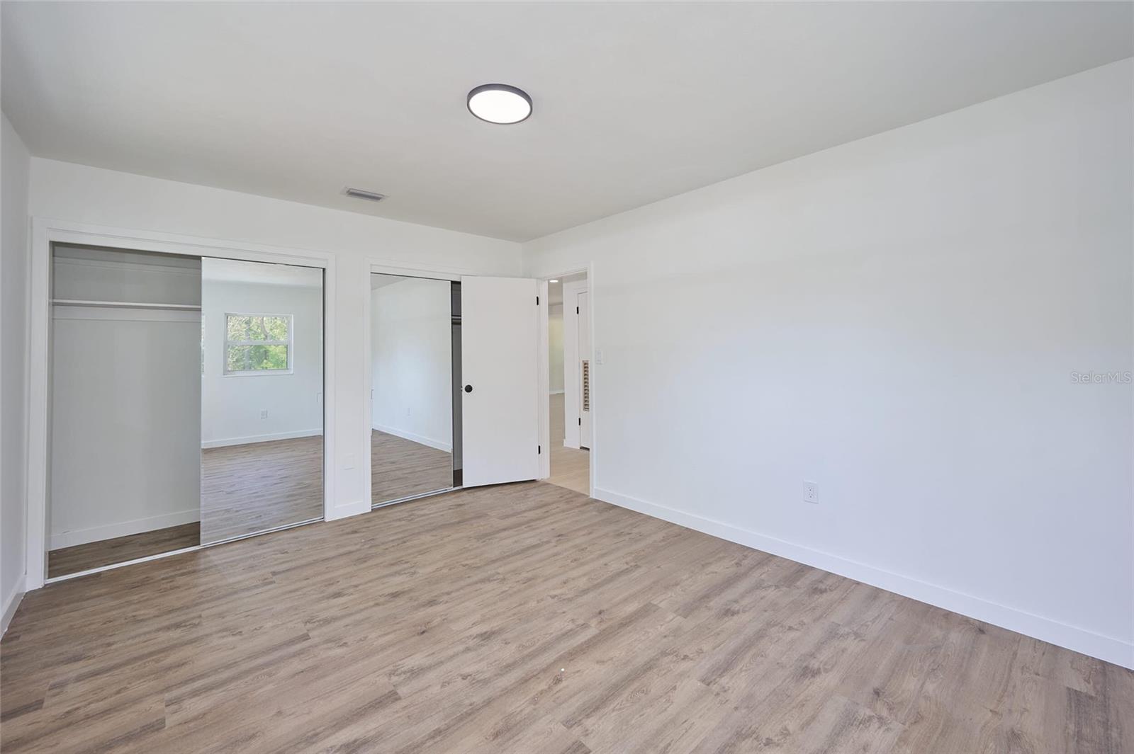 Listing photo id 30 for 3500 Orchid Drive