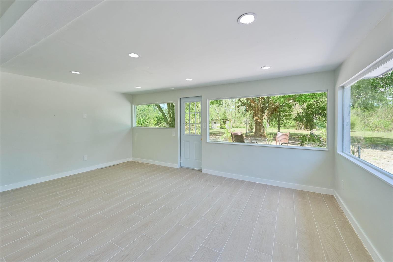 Listing photo id 32 for 3500 Orchid Drive