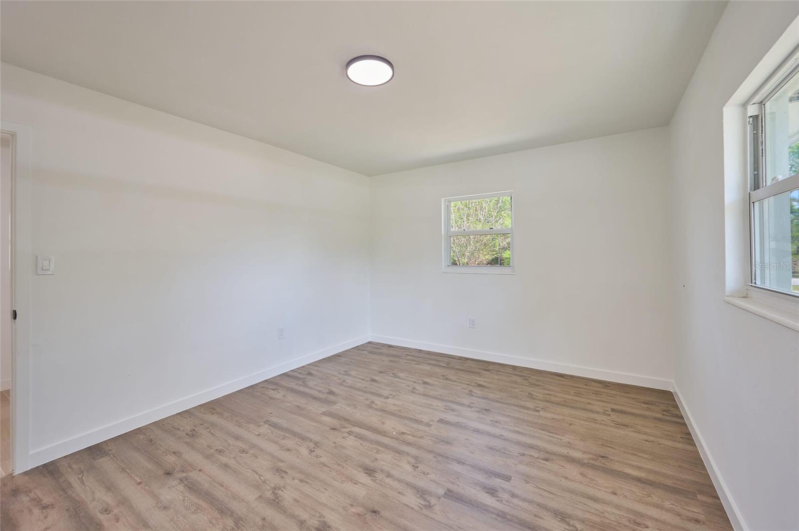 Listing photo id 33 for 3500 Orchid Drive