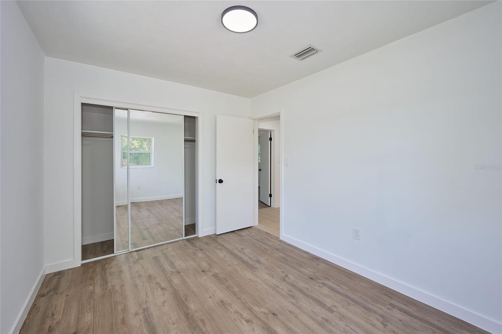 Listing photo id 34 for 3500 Orchid Drive