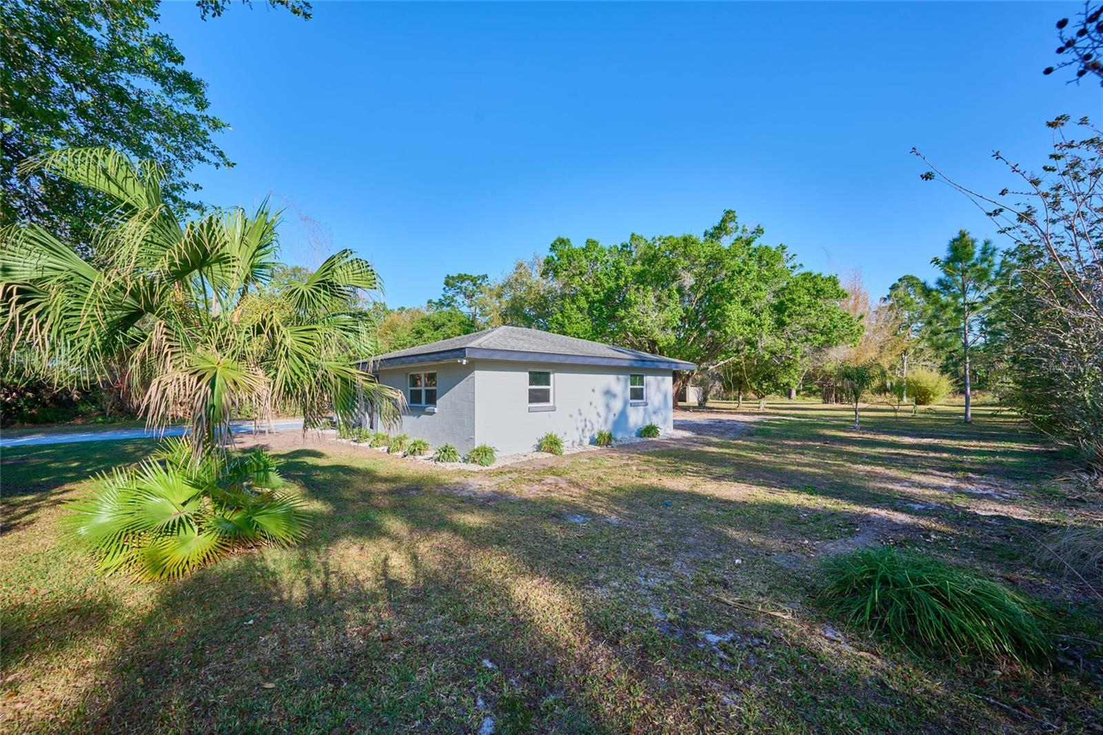 Listing photo id 2 for 3500 Orchid Drive